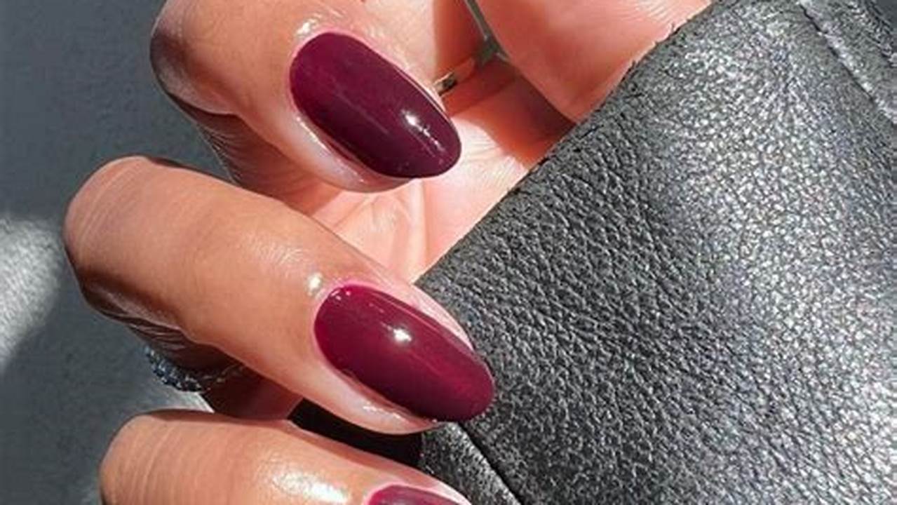 Nail Art Automne and Burgundy Chrome Nails for a Fall Aesthetic